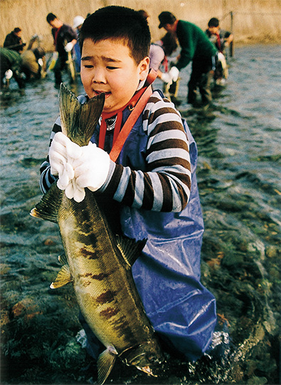 これはデカィ！ 逃さないぞ！