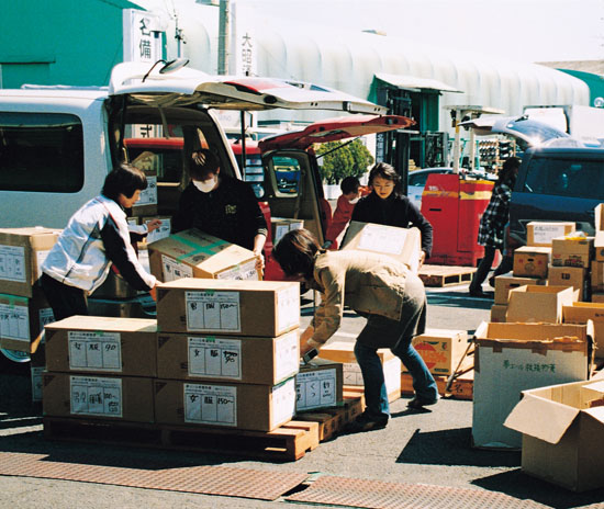 東日本大地震災害支援物資受付作業