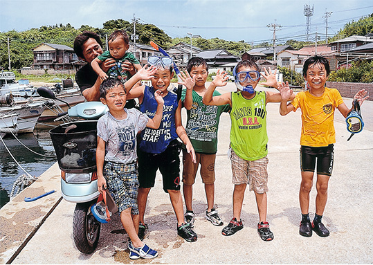 島の少年たち